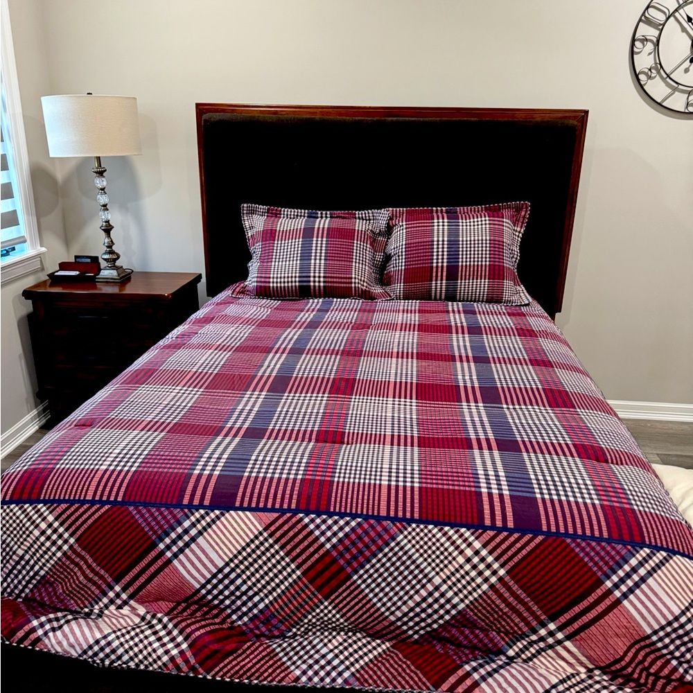 NOT FOR SALE
Tommy Hilfiger queen size reversible comforter with shams